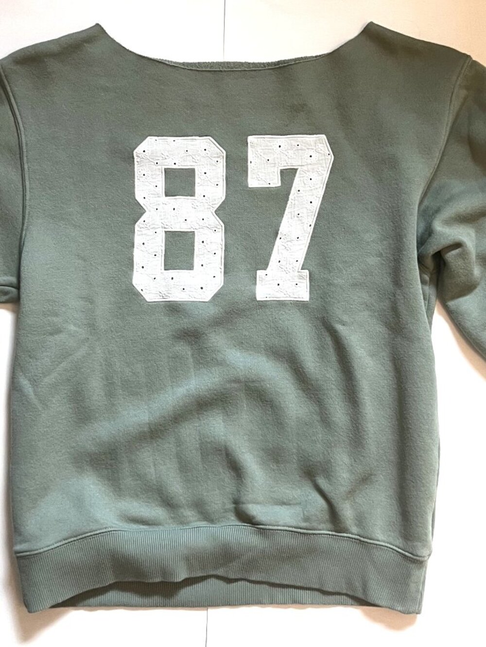 Wild Fable Green Crew Neck Lace Embroidered "87" Sweatshirt Juniors Size XS
